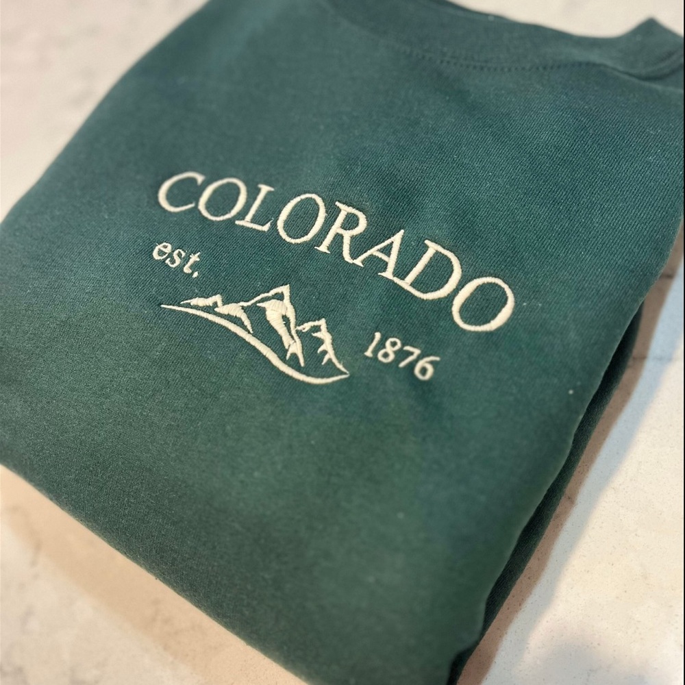 Embroidered Colorado Graphic Crewneck